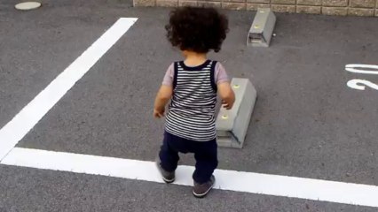 20130808・1歳3か月 靴を履いて歩く