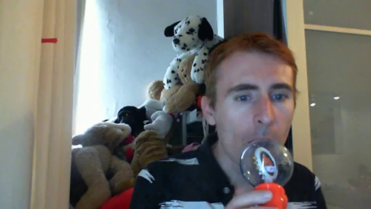 Wiwi égratigne "baila" de Willy William & Lylloo