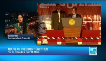 Video herunterladen: Place Tahrir, le président Mohamed Morsi prête symboliquement serment