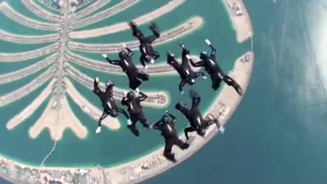 PARACHUTISME - CHAMPIONNATS DU MONDE DUBAI 2012 : VR8 "saut 5"