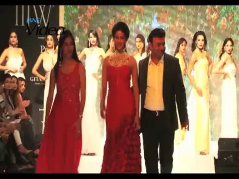 Sonal sizzles on ramp at IIJW 2013