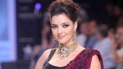 Kristina Akheeva Walks the Ramp For  D. Navinchandra @ IIJW 2013