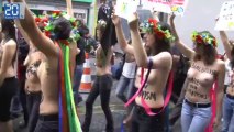 FEMEN : Les féministes aux seins nus investissent Paris