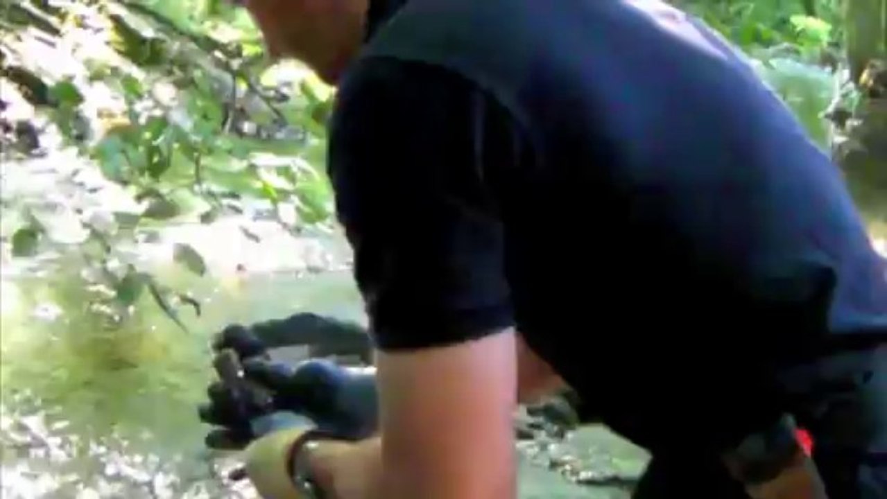 Des enfants découvrent une grenade
