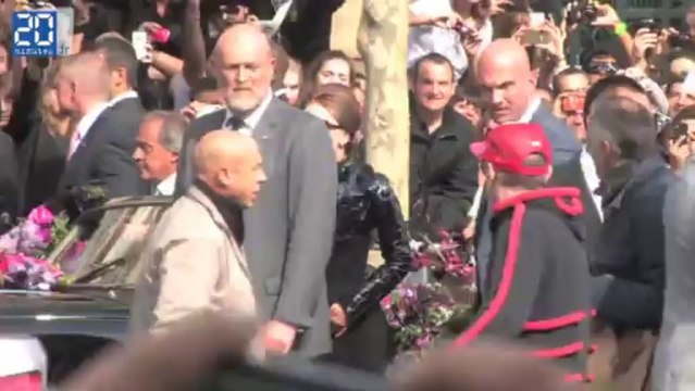 Lady Gaga remonte les Champs-Elysées pour la promotion de son nouveau parfum FAME