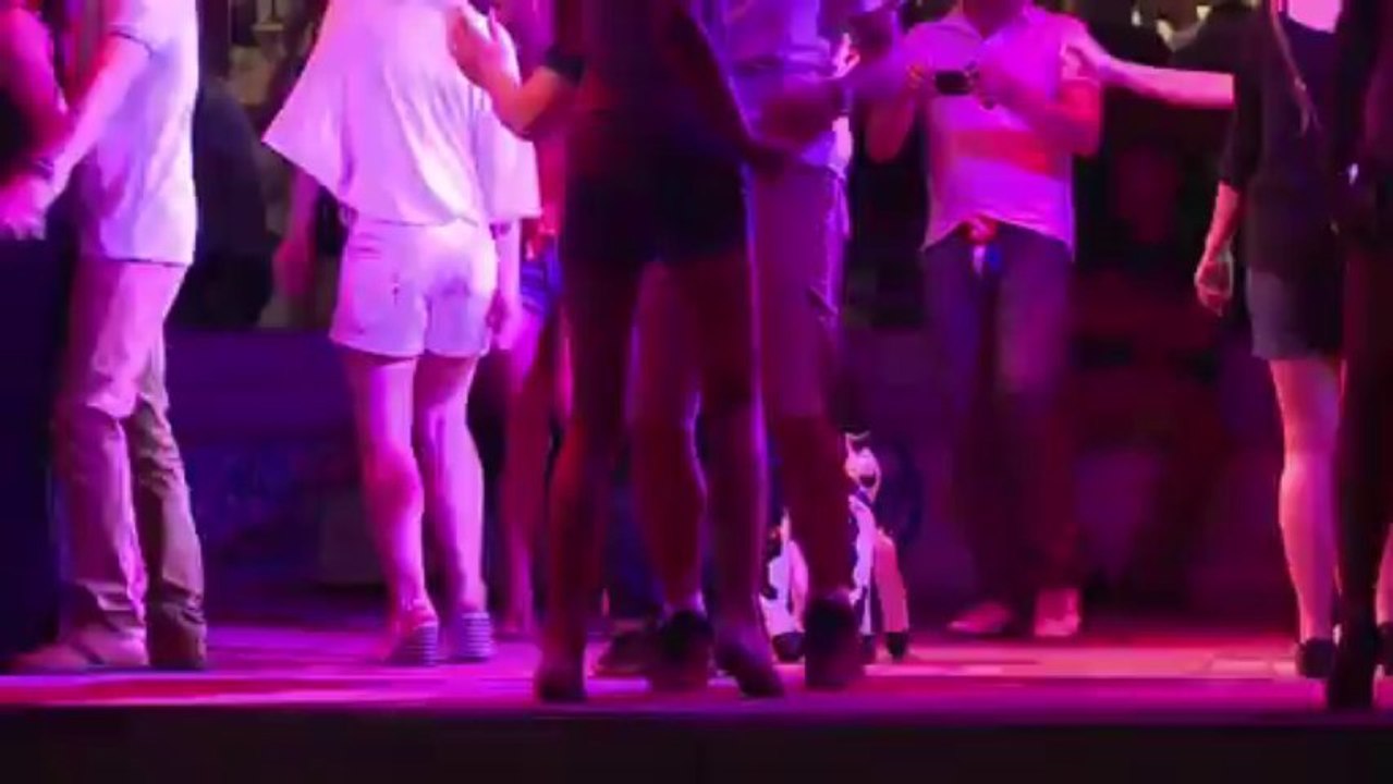 Tag am strand: sonne tanken mitten in warschau