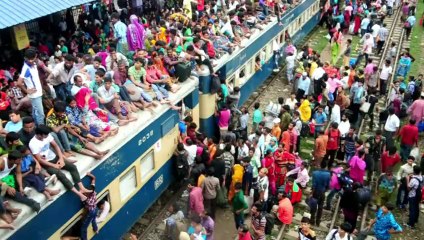 Bangladeshis rush home to families for Eid holiday