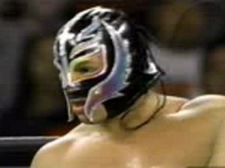 WWE-Rey Mysterio unmasked