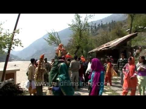 Along the river they walk: Gangotri to Mukhba