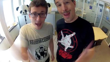 Pour son petit fils, il transforme sa voiture.. en BATMOBILE!