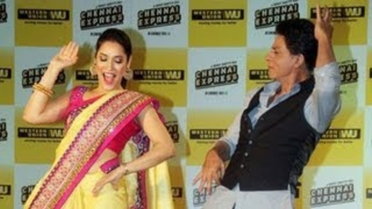 Shahrukh Khan Dances On Lungi Dance | Live Performance