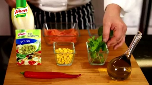 Przepis - Sałatka z cykorii z marynowanym łososiem