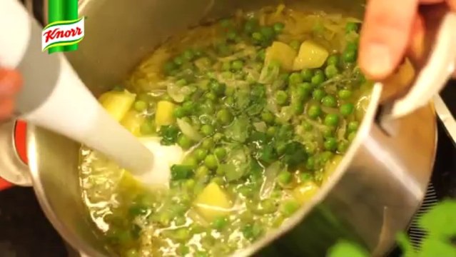 Przepis - Zupa krem z zielonego groszku z miętą