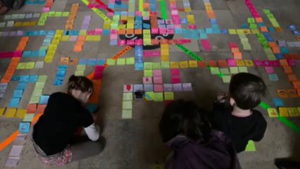 Performance artistique «Post-It» au Palais de Tokyo (Paris) le 12 mai 2013