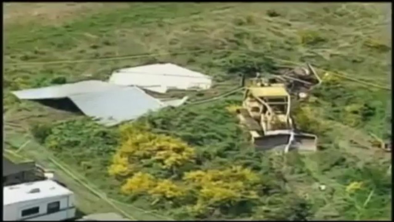 Un homme détruit un quartier au bulldozer