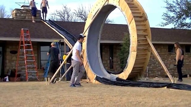 Toboggan Looping sur le toit d'une maison
