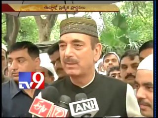 Gulam Nabi Azad greets people