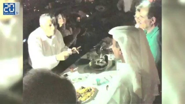 Enrico Macias chante avec Michèle Alliot-Marie et l’ambassadeur du Qatar