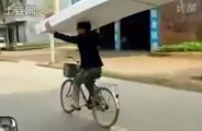 She carries a mattress on her head while riding her bike!!! Crazy Asian Style!!