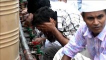 Indian Muslims pray to mark Eid al-Fitr festival