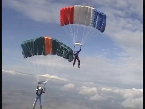 8- PARACHUTISME - CHAMPIONNATS DE FRANCE VICHY 2013 - VC2 « Armée de L’air Avenir Saut1»- 8aout13