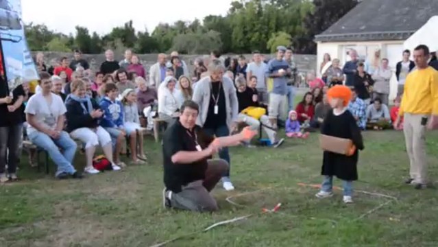 Insolite. Lancer de bourriche : le plus jeune candidat en action