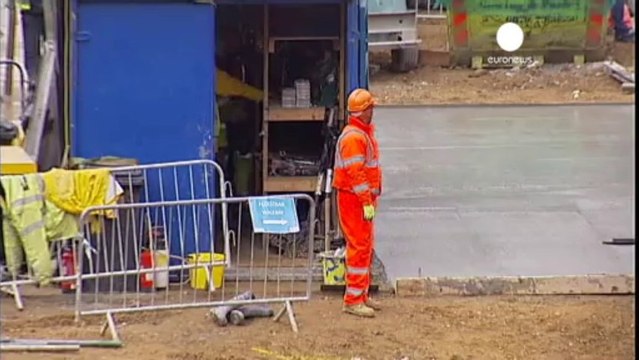 UK 'zero hours' contracts prompt legal action