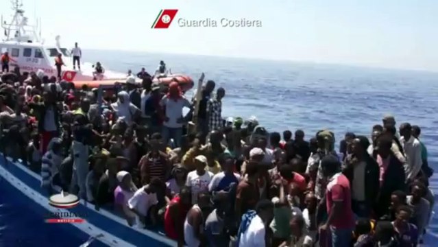 A Porto Empedocle 180 emigrati dei 235 arrivati fuggono dalla termostruttura della protezione civile