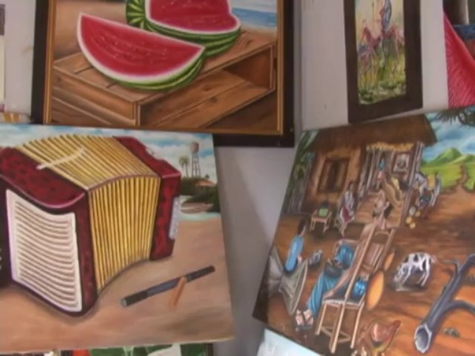 con las maletas hechas y sus pinturas lista para concursar el bienal de pintura 2013 quedo David Hoyos