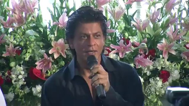 Shahrukh Khan Celebrates #Eid With His Family At Mannat 2013