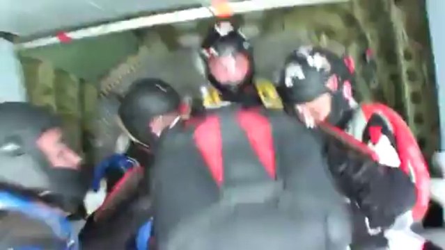 PARACHUTISME - CHAMPIONNATS DE FRANCE VICHY 2013 - VR8 « 8 Crétins Hors Zone Cahors-Clermont Saut1»- 9aout13