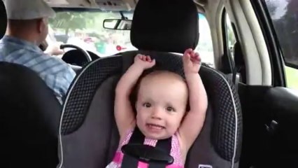 Garotinha esperta canta ELVIS PRESLEY e chama pelo pai !