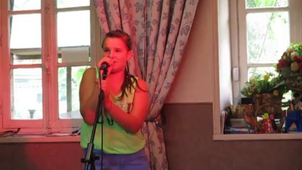 Lola Reva chante "encore un matin"