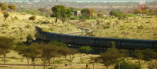 Slumdog Millionaire Film Clip - The Boys On A Train