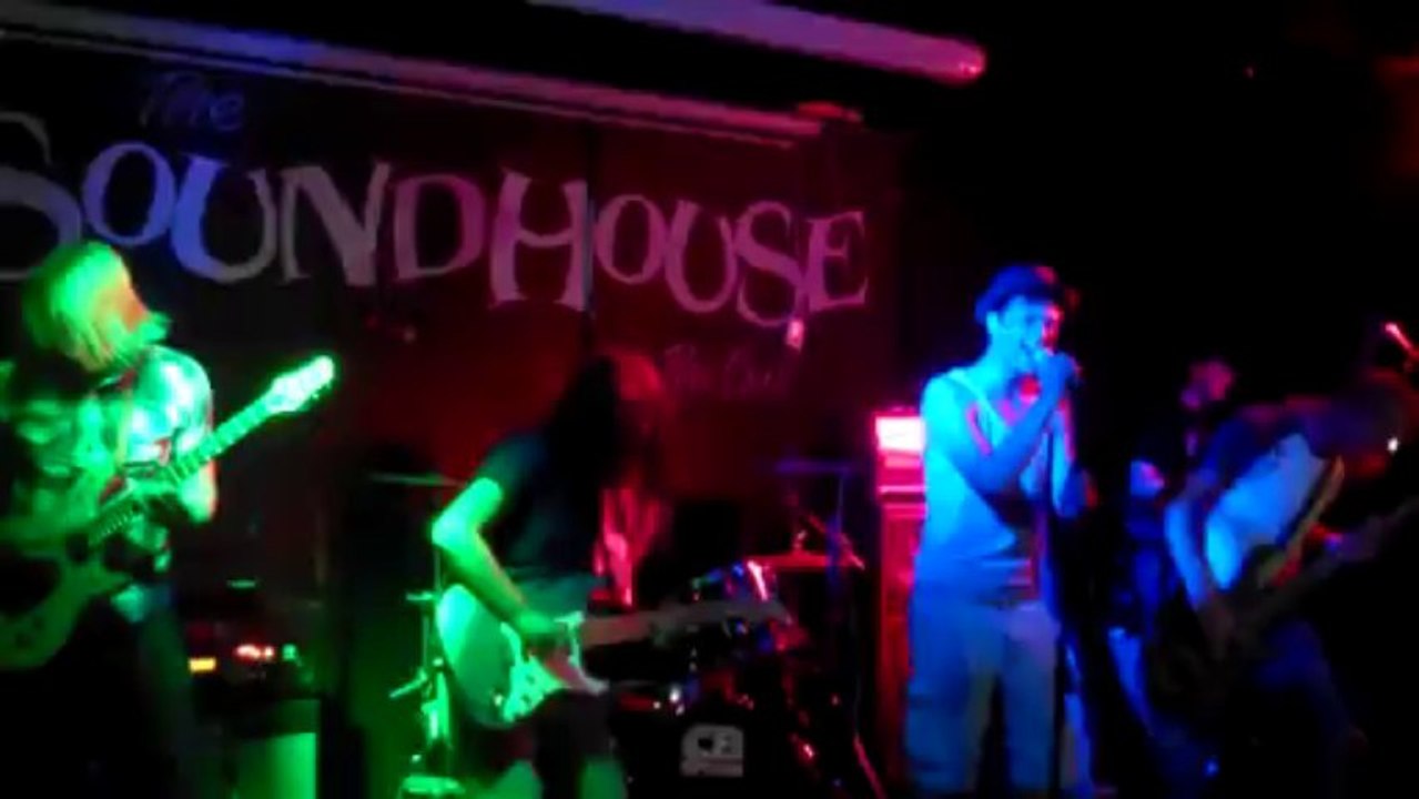 broken eyes  live at the bull colchester star