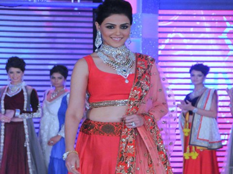 Genelia DSouza walks the ramp for HVK
