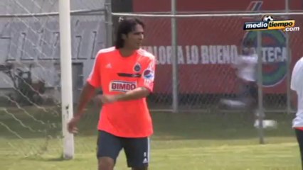 De Nigris pide compromiso en Chivas