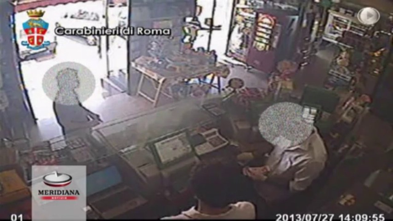 Rapinava con coltello da sub tabacchi e farmacie ad Ostia, tre colpi in una settimana. Arrestato 44enne romano1