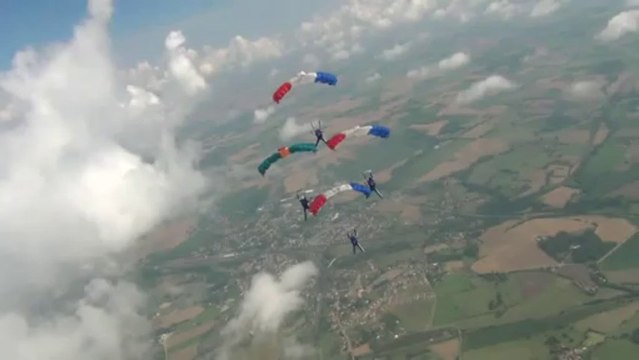 PARACHUTISME - CHAMPIONNATS DE FRANCE VICHY 2013 – VC4 « Armée de L’air Saut2»- 9aout13