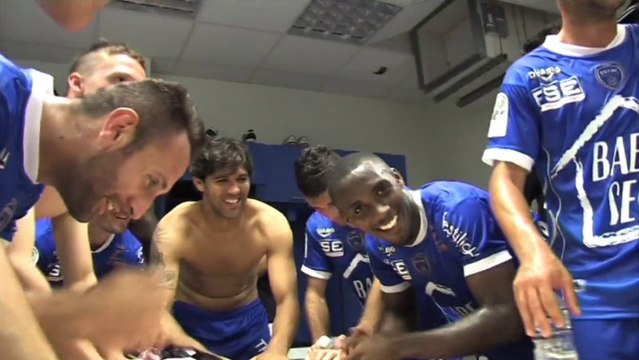 ESTAC - AC ARLES : Vestiaires d'après match