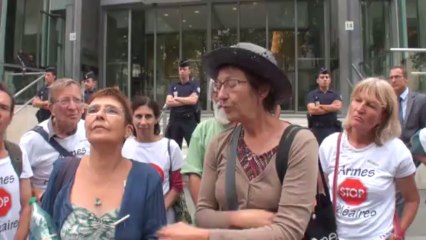 Paris (France) 08/08/2013 Les Anti-Nucleaire envahissent le Ministère de la Santé © LTL News