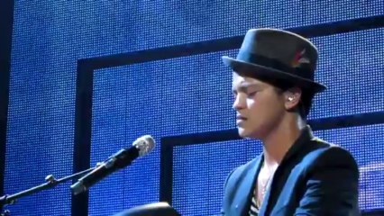 Bruno Mars - It Will Rain - Live HD Featuring Skylar Grey at Brixton Academy in London - YouTube.flv-muxed