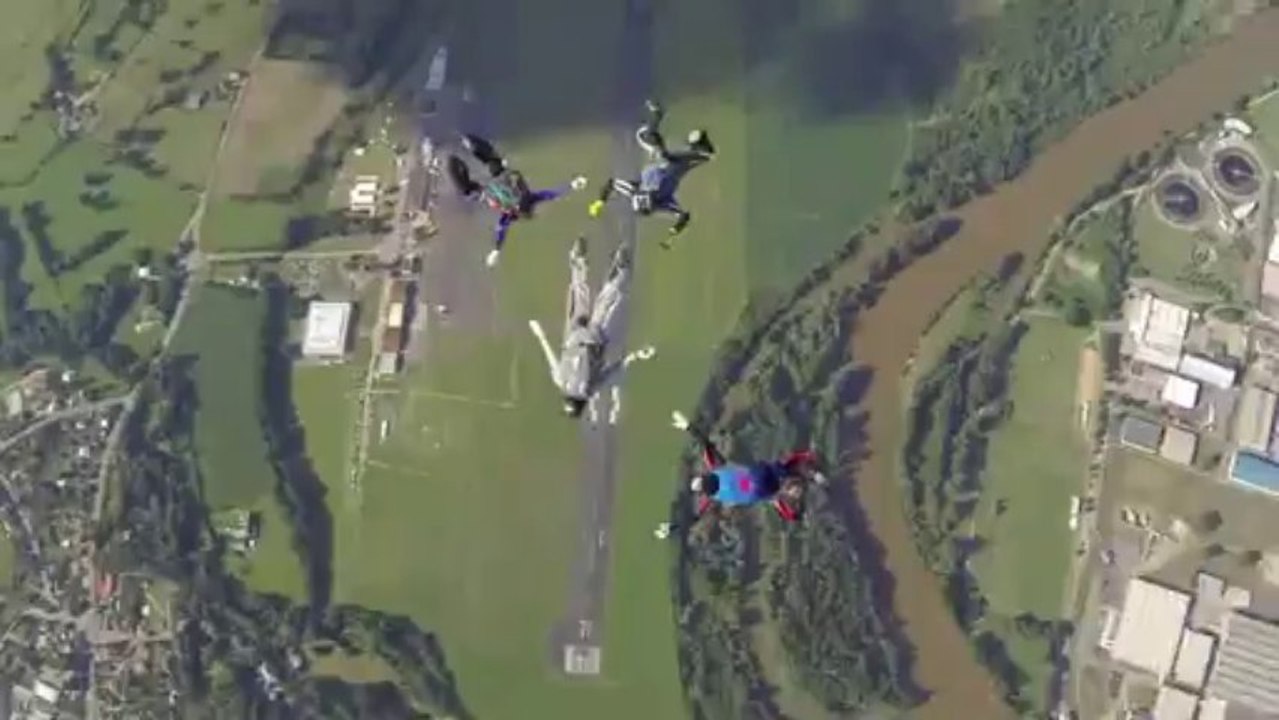 PARACHUTISME - CHAMPIONNATS DE FRANCE VICHY 2013 - VR4 « Bougnats Air Force Aurillac Saut5»- 10aout13