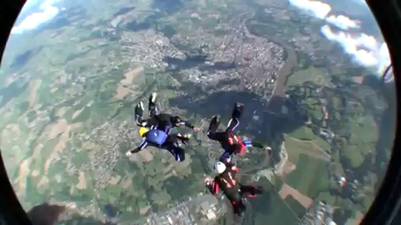 PARACHUTISME - CHAMPIONNATS DE FRANCE VICHY 2013 - VR4 « Et Bim Nice Saut5»- 10aout13