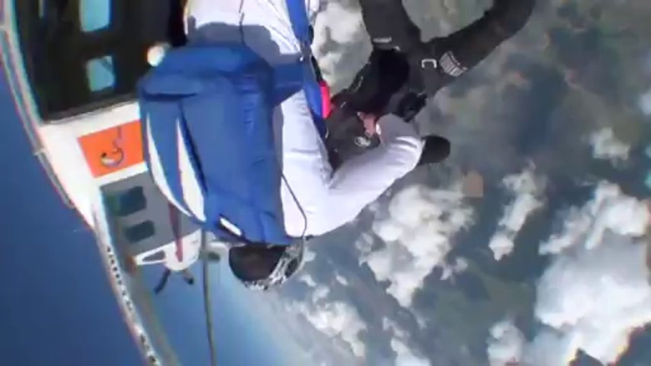 PARACHUTISME - CHAMPIONNATS DE FRANCE VICHY 2013 – Freefly « Air Axion Gap St-Galmier Saut5»- 9aout13.wmv