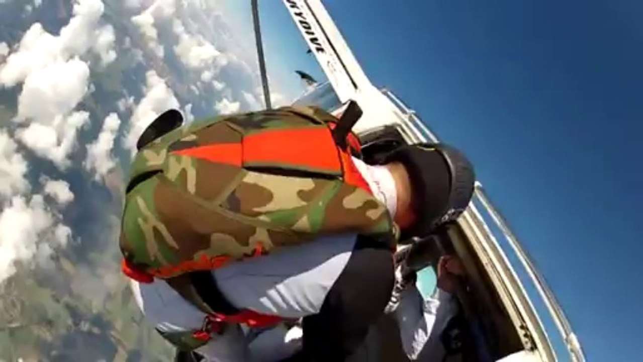 PARACHUTISME - CHAMPIONNATS DE FRANCE VICHY 2013 – Freefly « MilkBrothers Corbas Saut5»- 9aout13.wmv