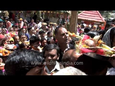 Crowd of devotees outside Gangotri temple