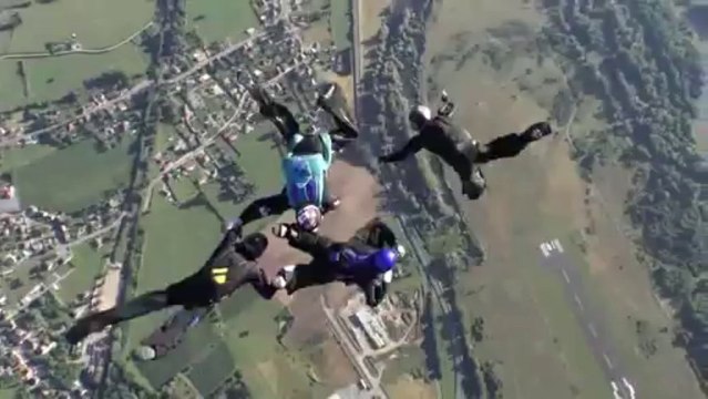 PARACHUTISME - CHAMPIONNATS DE FRANCE VICHY 2013 – VR4 «Les 100 ciels Melun Maubeuge saut 6 »- 11aout13