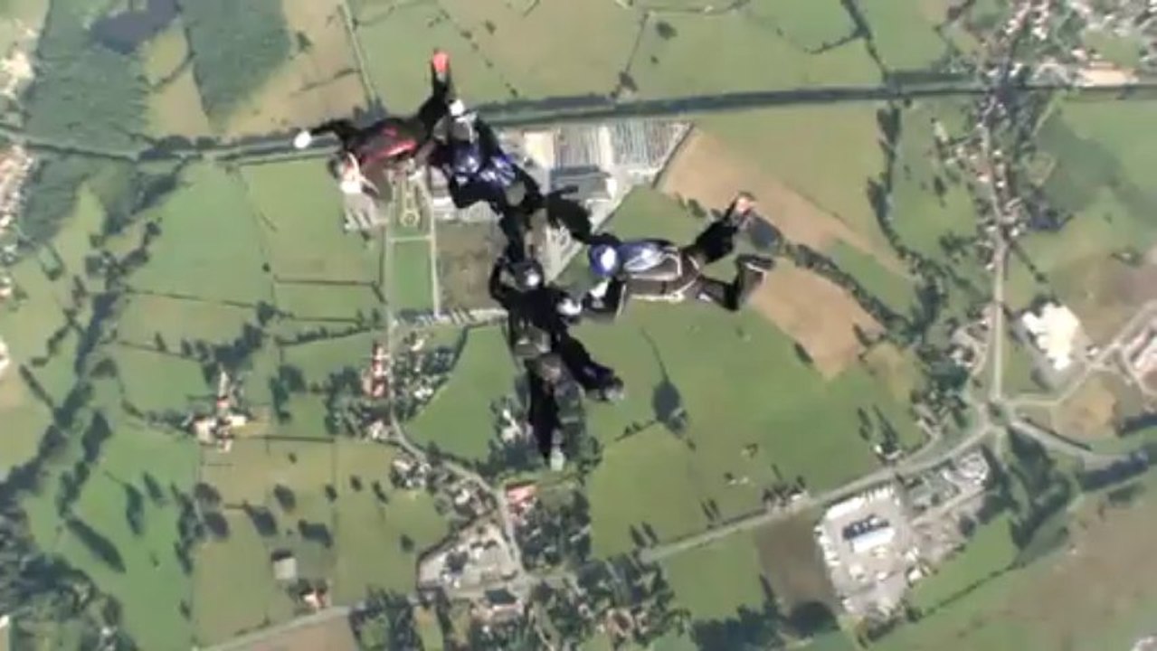 PARACHUTISME - CHAMPIONNATS DE FRANCE VICHY 2013 – VR4 «Indivia Maubeuge Saut 6»- 11aout13