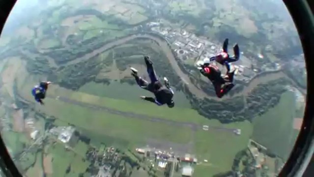 PARACHUTISME - CHAMPIONNATS DE FRANCE VICHY 2013 – VR4 « Etbimnicestflow Saut 6»- 11aout13